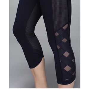 Lululemon Varsity Crop in Black Luxtreme sz 8